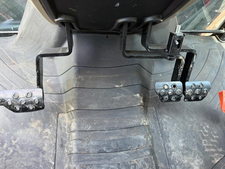 2020-massey-ferguson-4710-image-35