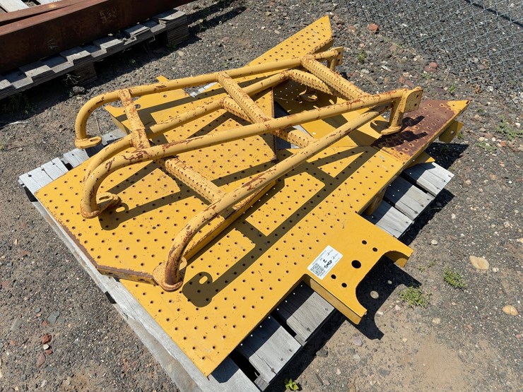 quantity-of-caterpillar-wheel-loader-body-panels-image-1
