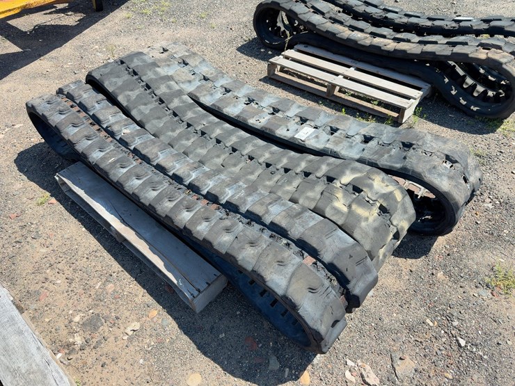 (3)-rubber-skid-steer-tracks-image-1