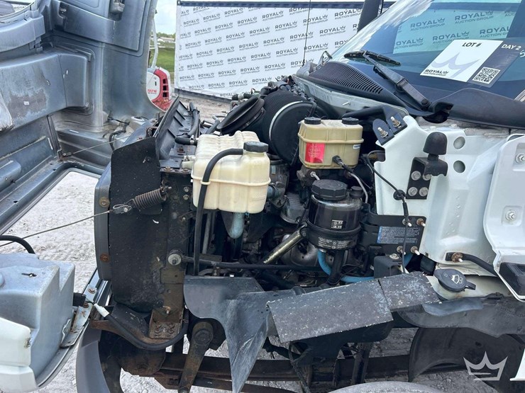 2005-chevrolet-c5500-cab-and-chassis-truck-image-7