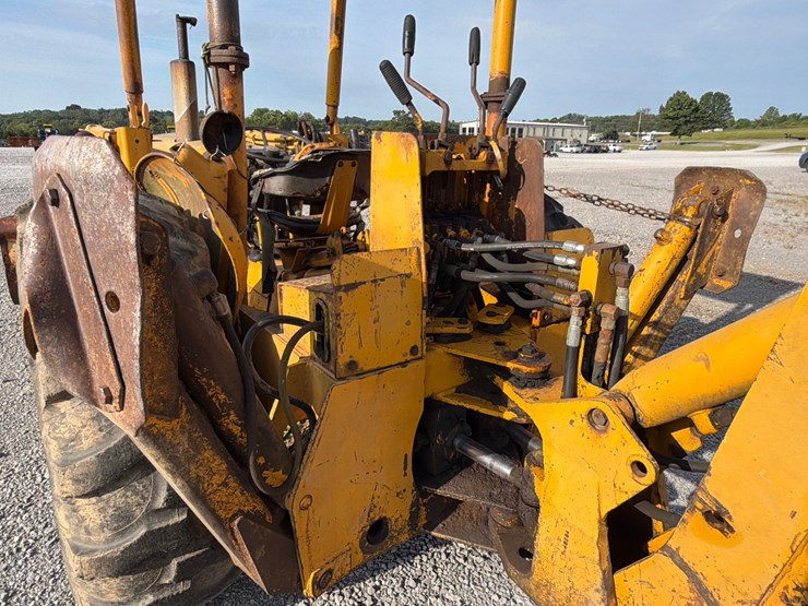 john-deere-302-image-16