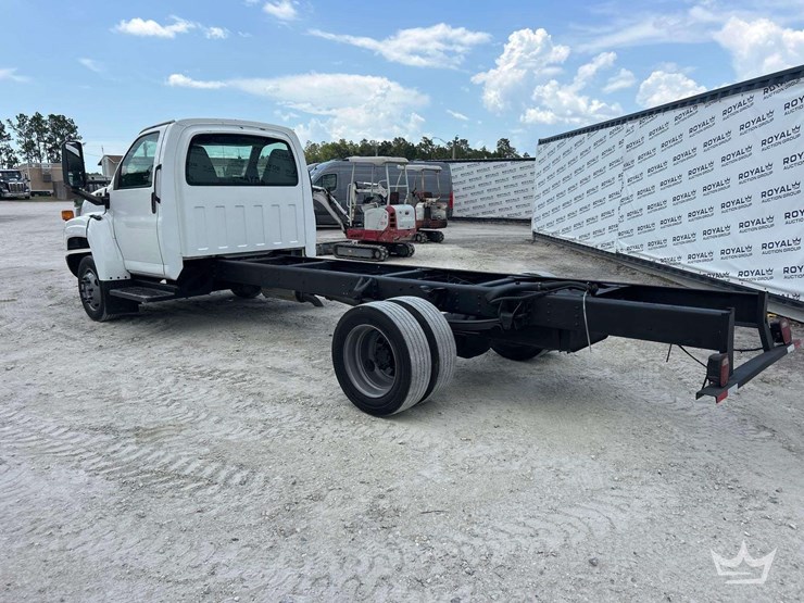 2005-chevrolet-c5500-cab-and-chassis-truck-image-4