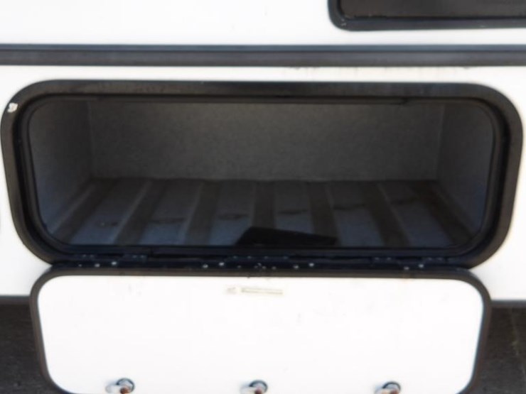 2021-ford-e450-image-13