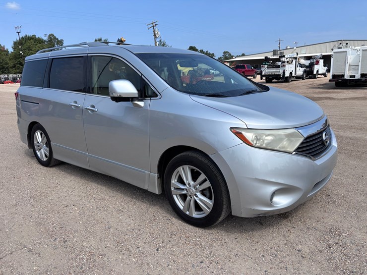 2013-nissan-quest-image-2