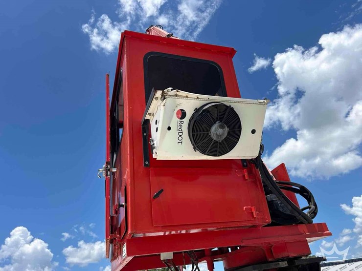 2018-freightliner-m2-106-image-18