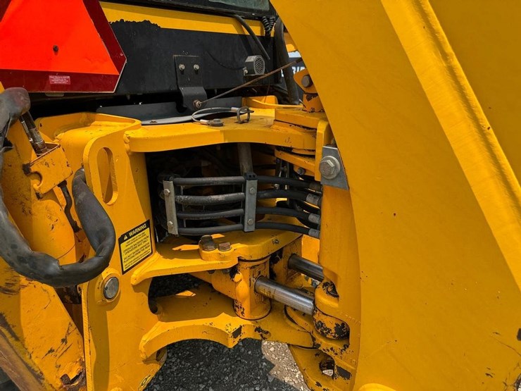 jcb-214e-image-15