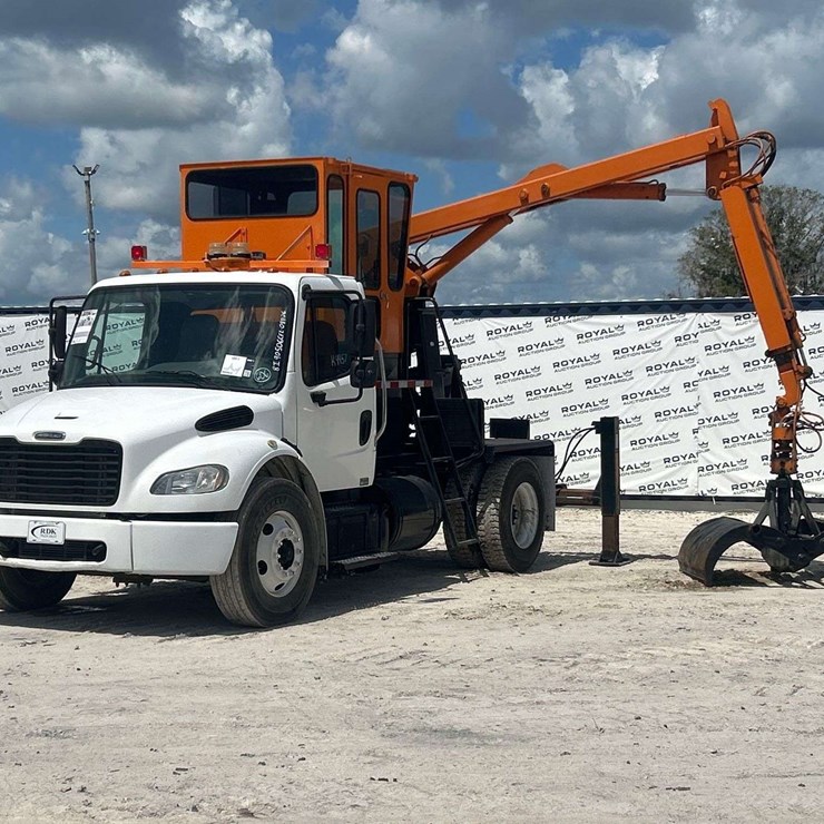 2016 FREIGHTLINER M2 106