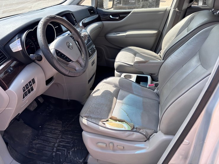 2013-nissan-quest-image-7