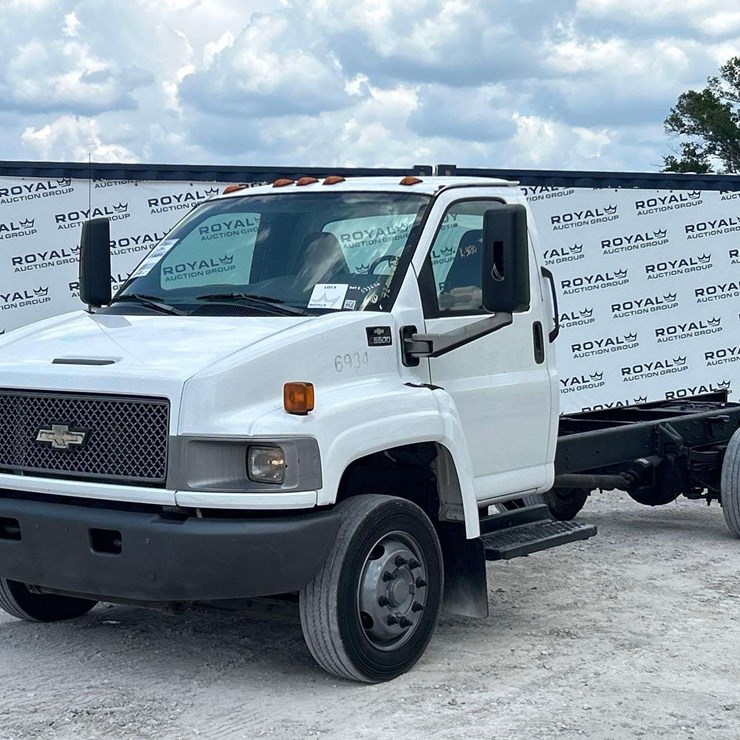 2005 Chevrolet C5500 Cab and Chassis Truck