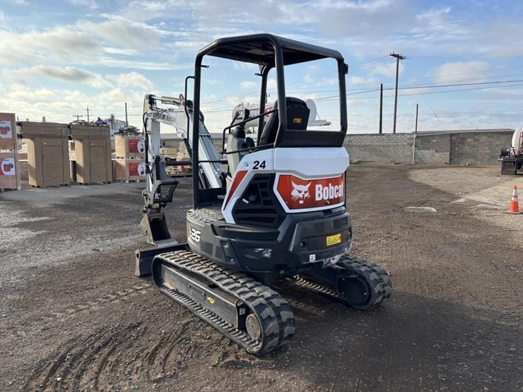 2021-bobcat-e26-image-4