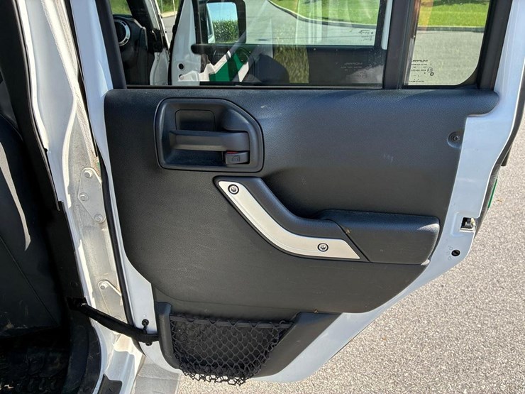 2018-jeep-wrangler-image-37