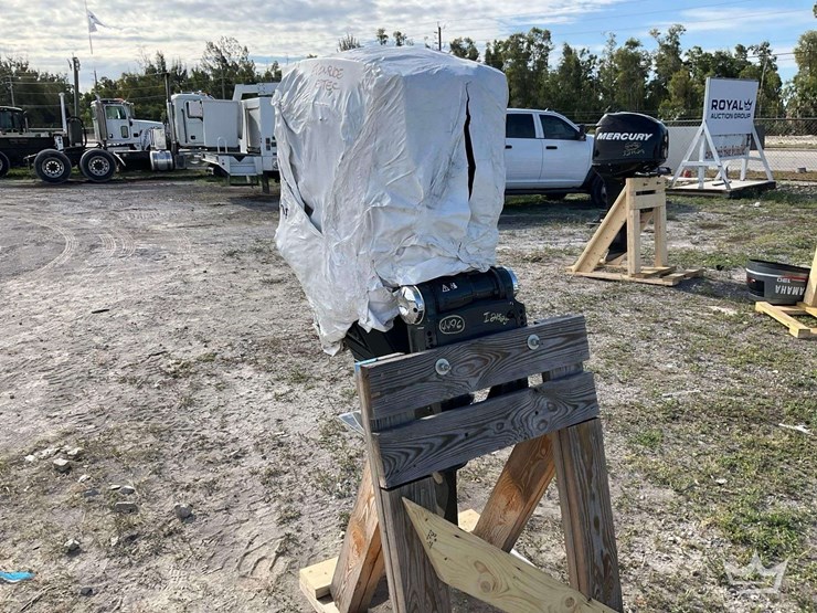 2015-evinrude-g-2-250hp-outboard-boat-motor-image-2