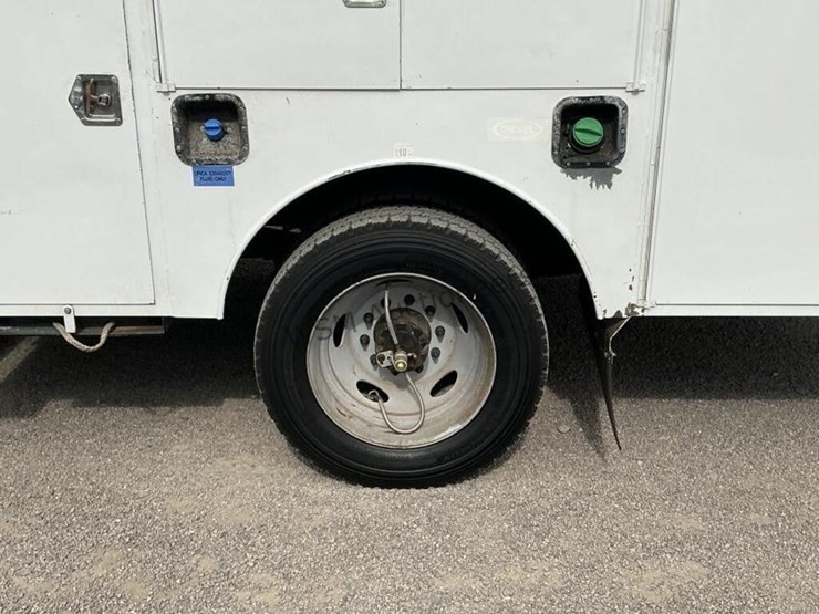 2015-ford-f550-image-8