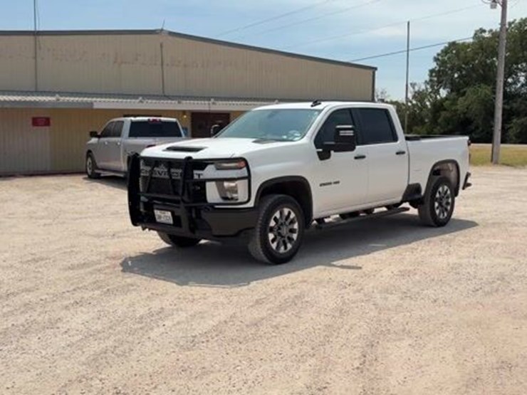 2023-chevrolet-silverado-2500hd-image-1