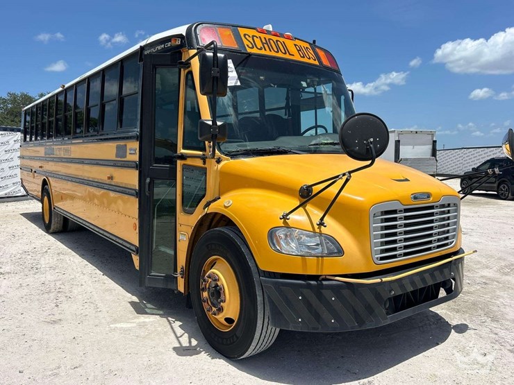 2016-freightliner-b2-image-2