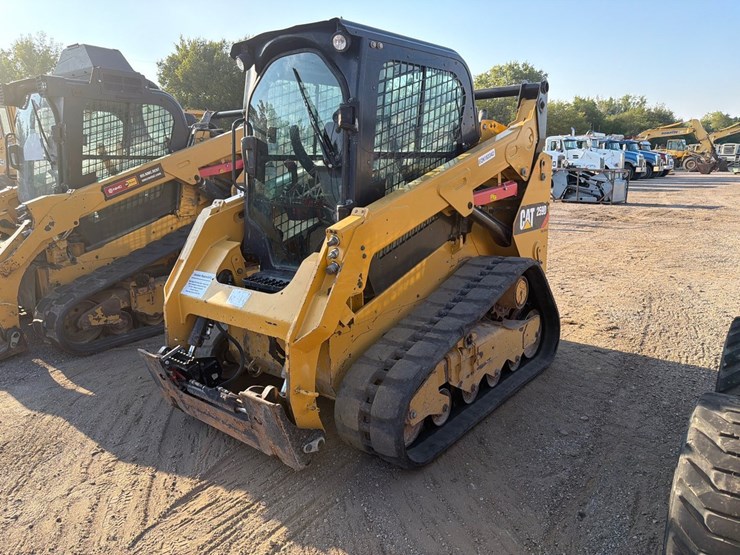 2019-caterpillar-259d-image-1