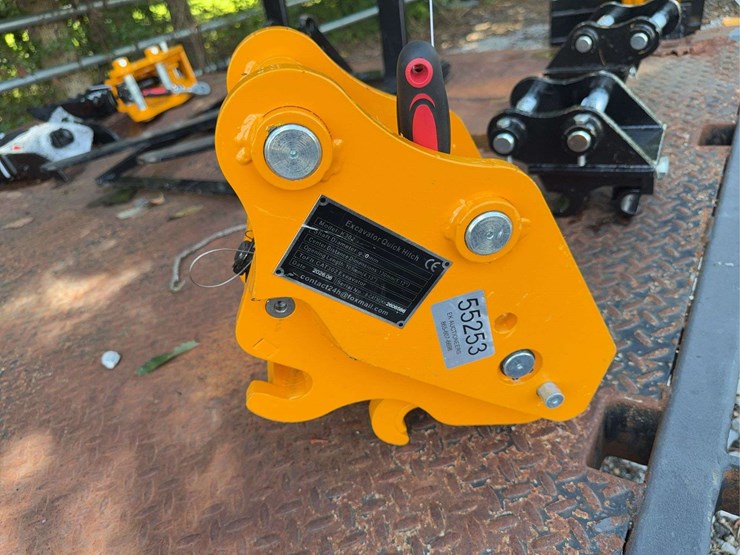 caterpillar-320-image-3