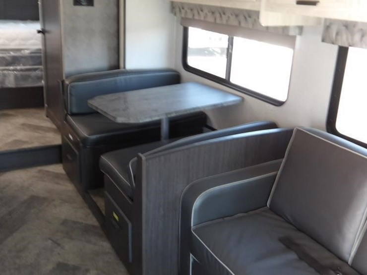 2021-ford-e450-image-55