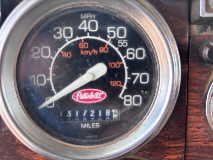 1997-peterbilt-379-image-16