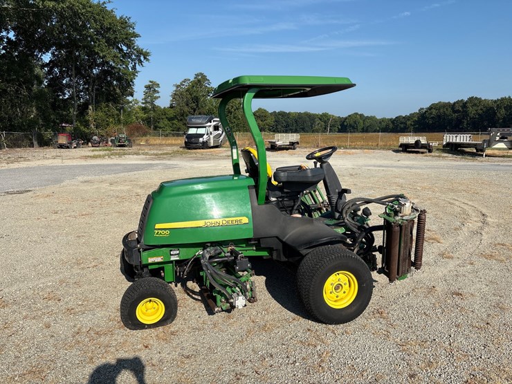2011-john-deere-7700-image-3