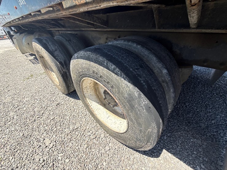 1999-peterbilt-385-image-18