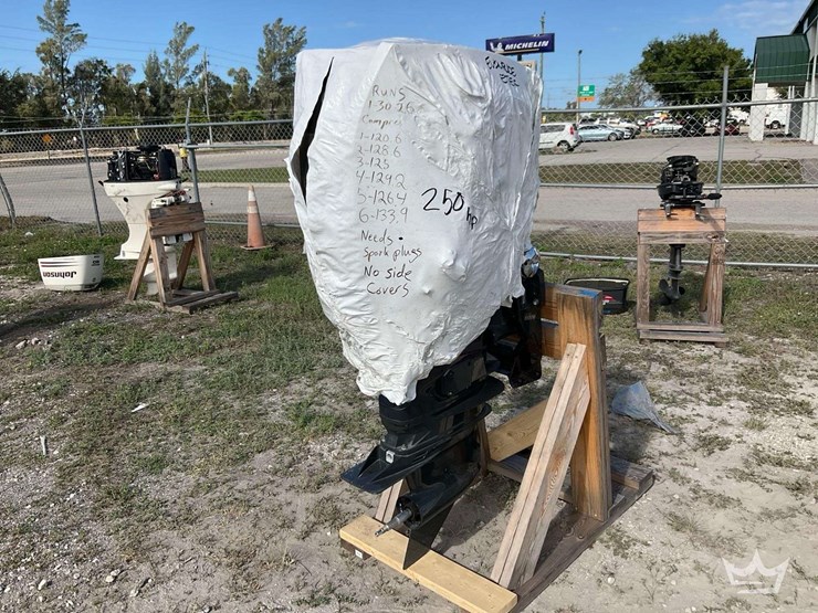 2015-evinrude-g-2-250hp-outboard-boat-motor-image-3