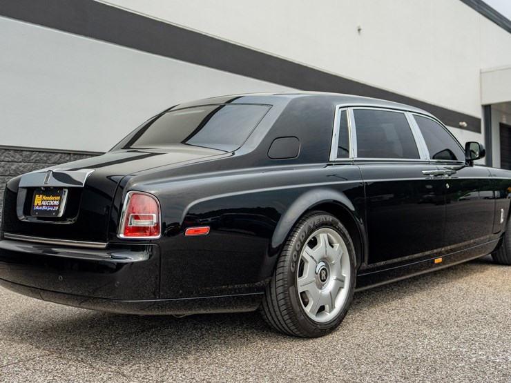 #110-•-2014-rolls-royce-phantom-sedan-image-5