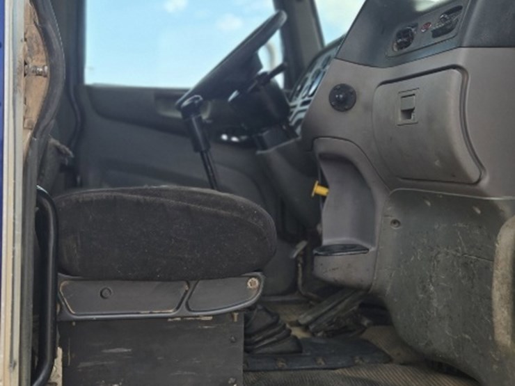 2015-peterbilt-389-image-5