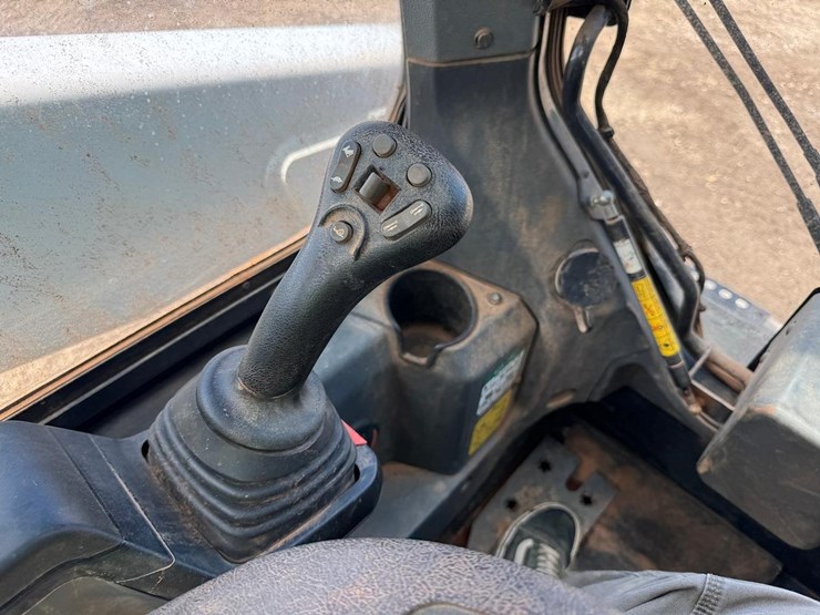 2020-bobcat-t66-image-30