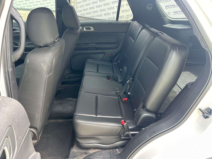 2016-ford-explorer-image-18