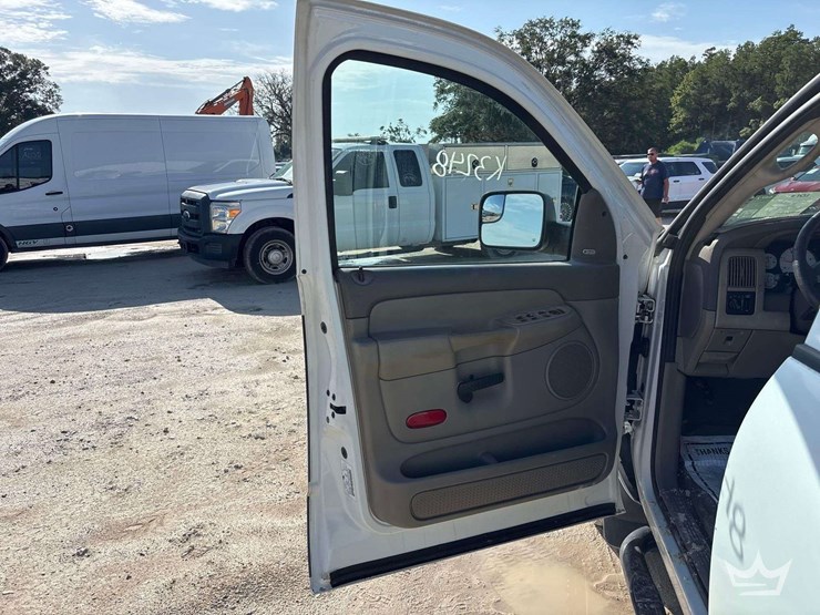 2003-dodge-ram-3500-image-16