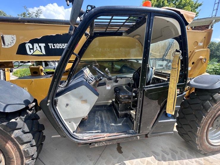 2017-caterpillar-tl1055d-image-24