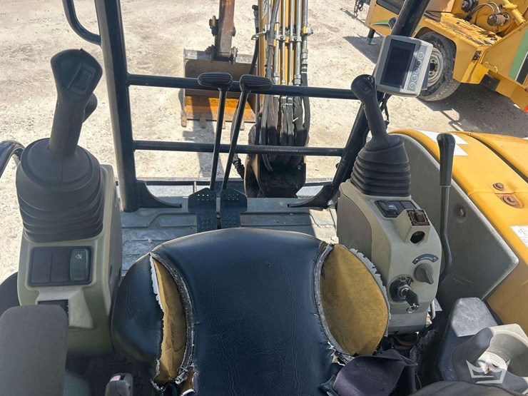 2015-caterpillar-304e2-mini-excavator-image-11