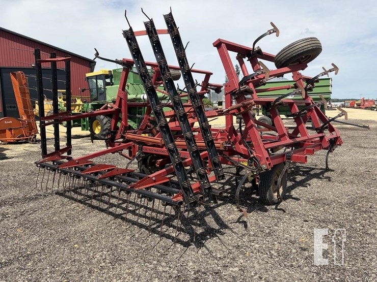 case-ih-4800-image-3