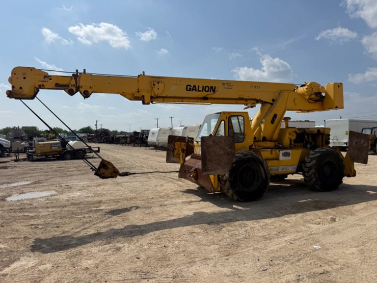2015-jlg-8042-image-1