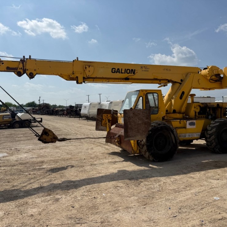 2015 JLG 8042