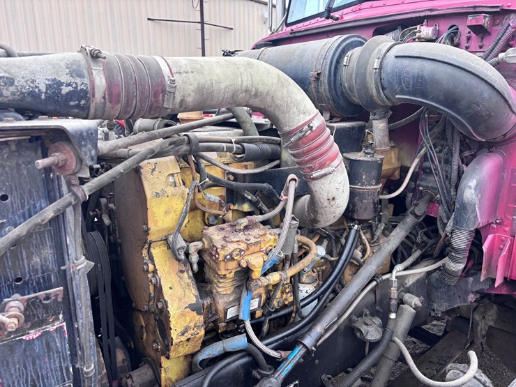 1994-peterbilt-377-image-13