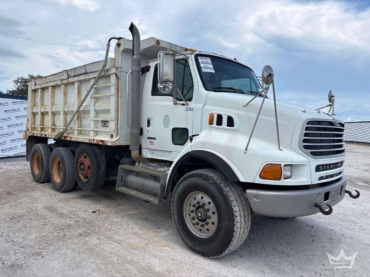 2009-sterling-l9500-image-2