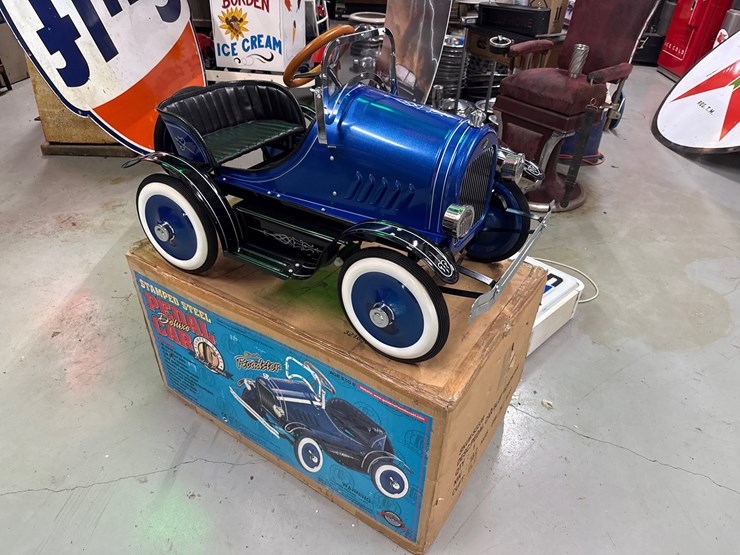 #288-•-stamp-steel-pedal-car-classic-roadster-image-2