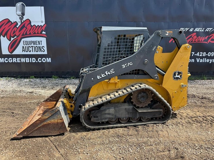 2017-deere-317g-image-3