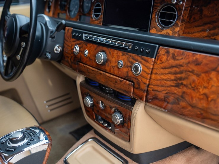 #110-•-2014-rolls-royce-phantom-sedan-image-74