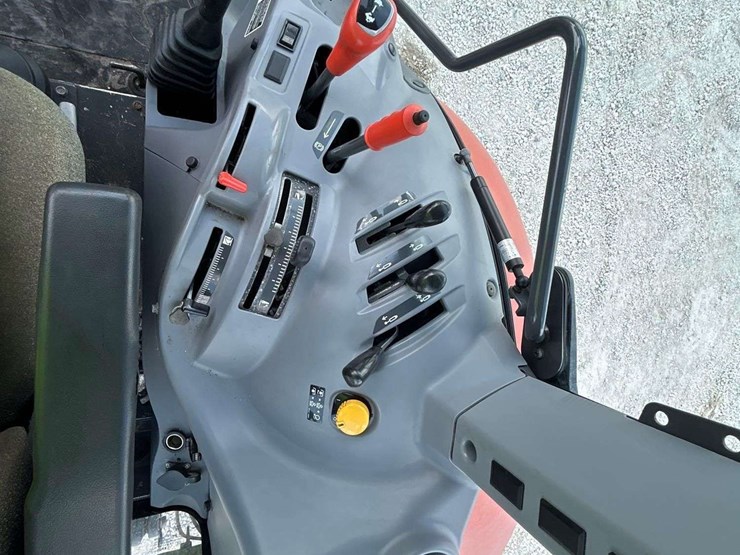 kubota-m5-111f-108hp-agricultural-tractor-image-18
