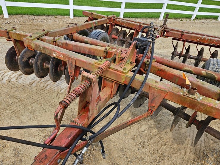 massey-ferguson-620-image-11