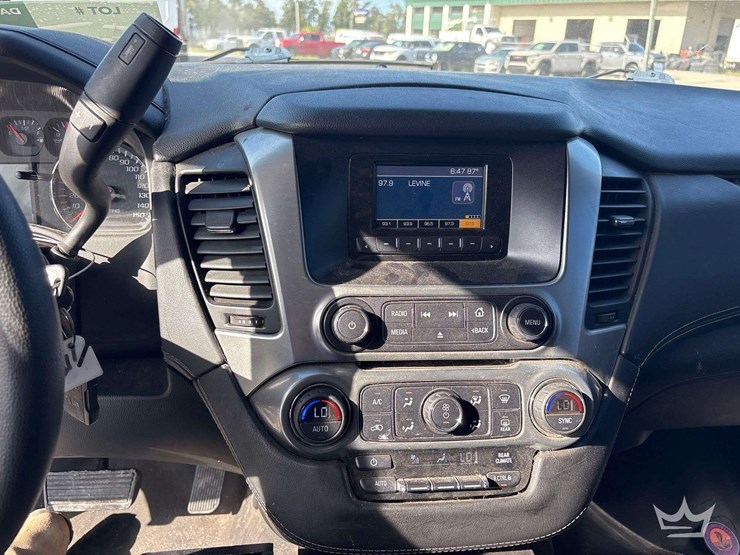 2015-chevrolet-tahoe-image-15
