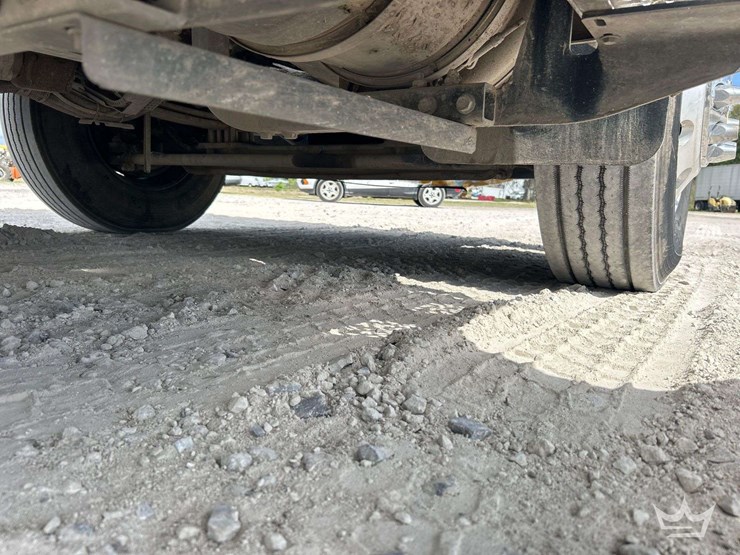 2019-peterbilt-579-image-21