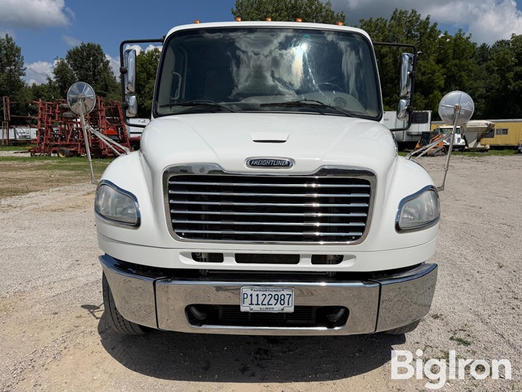 2016-freightliner-m2-t/a-6x4-flatbed-truck-image-2