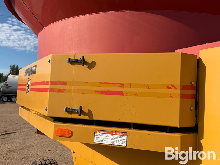 2014-haybuster-h1000-image-17