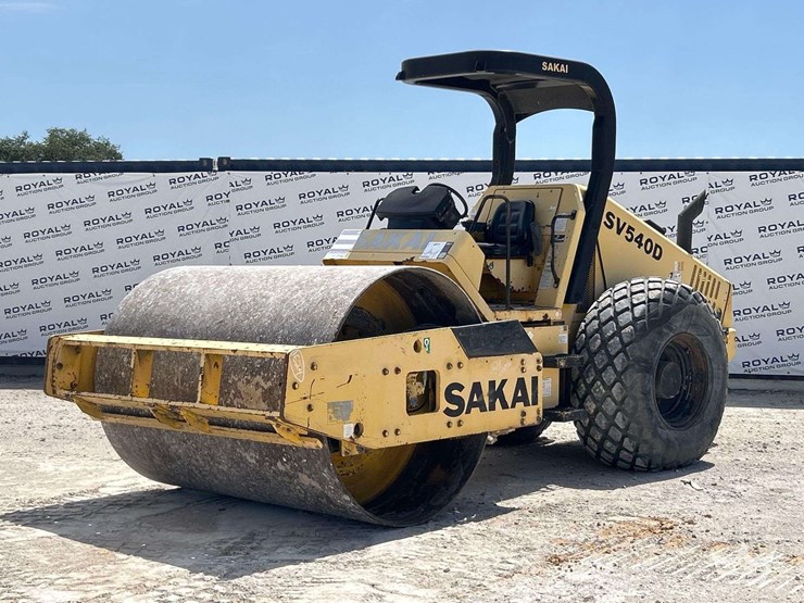 2014-sakai-sv540-vibratory-soil-compactor-image-1