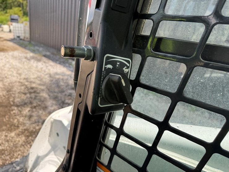 2022-bobcat-t770-image-23