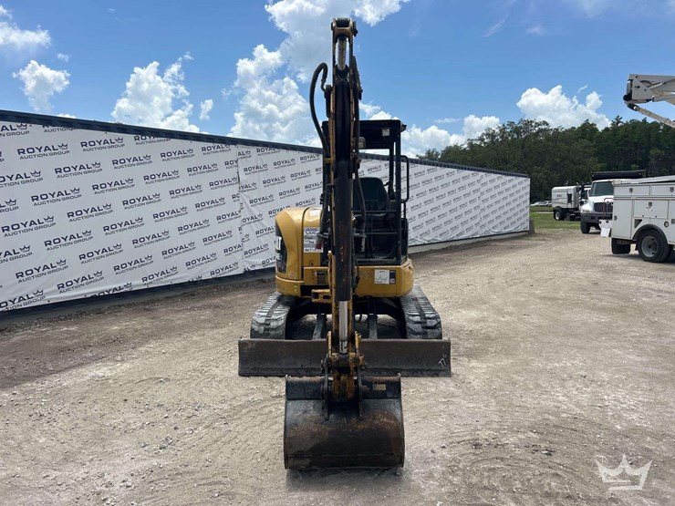 2015-caterpillar-304e2-mini-excavator-image-27